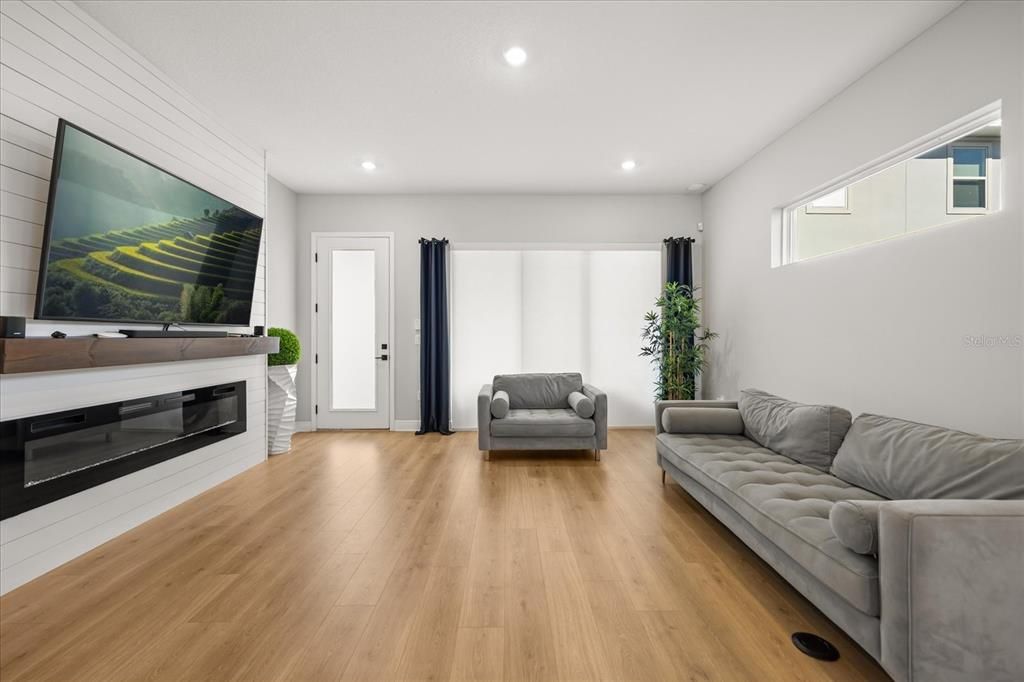 待售: $725,000 (3 贝兹, 2 浴室, 2017 平方英尺)