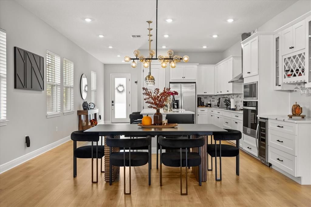 待售: $725,000 (3 贝兹, 2 浴室, 2017 平方英尺)