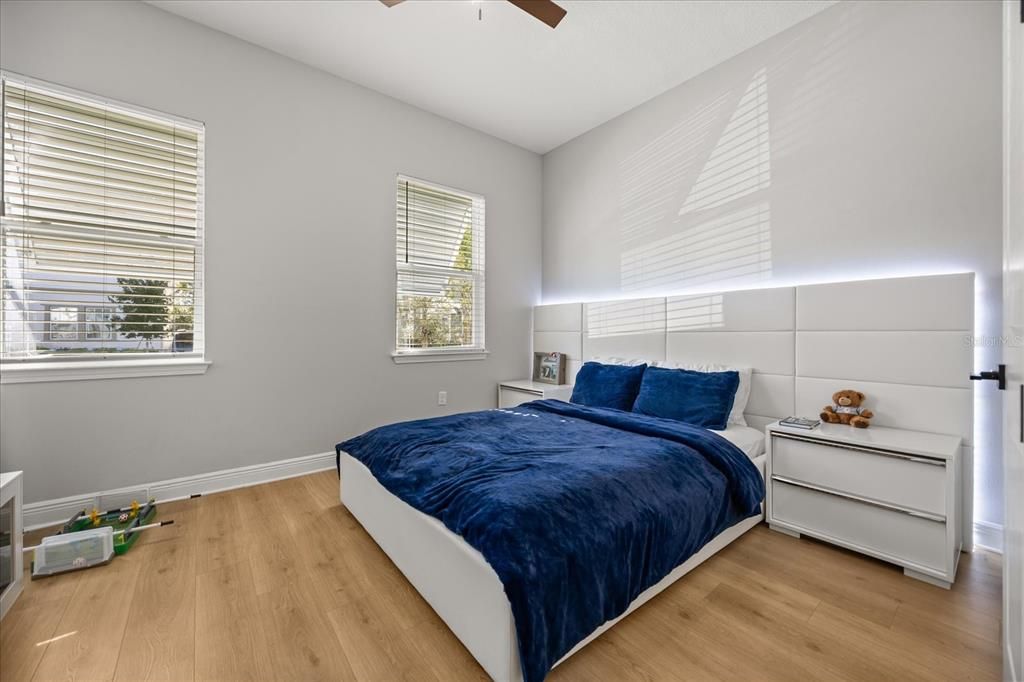 待售: $725,000 (3 贝兹, 2 浴室, 2017 平方英尺)