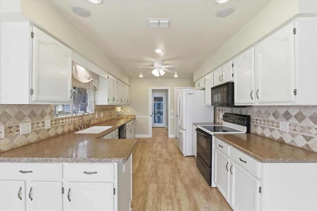 For Sale: $330,000 (3 beds, 2 baths, 1879 Square Feet)