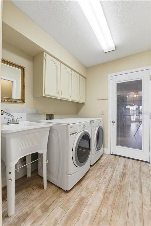 For Sale: $330,000 (3 beds, 2 baths, 1879 Square Feet)