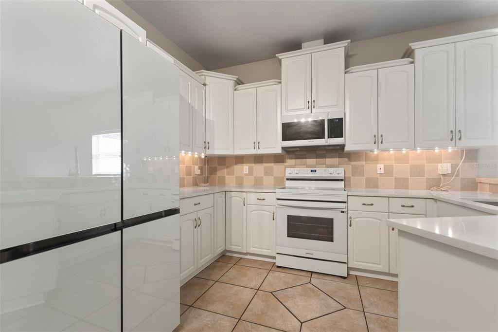 For Rent: $3,195 (4 beds, 2 baths, 1678 Square Feet)
