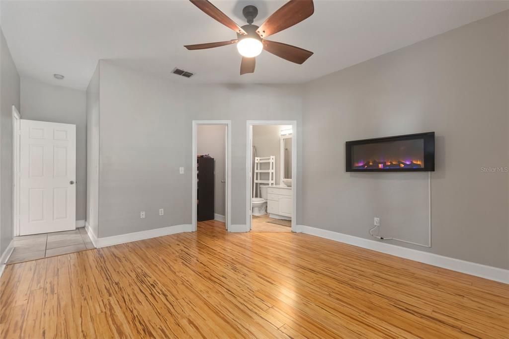 For Rent: $3,195 (4 beds, 2 baths, 1678 Square Feet)