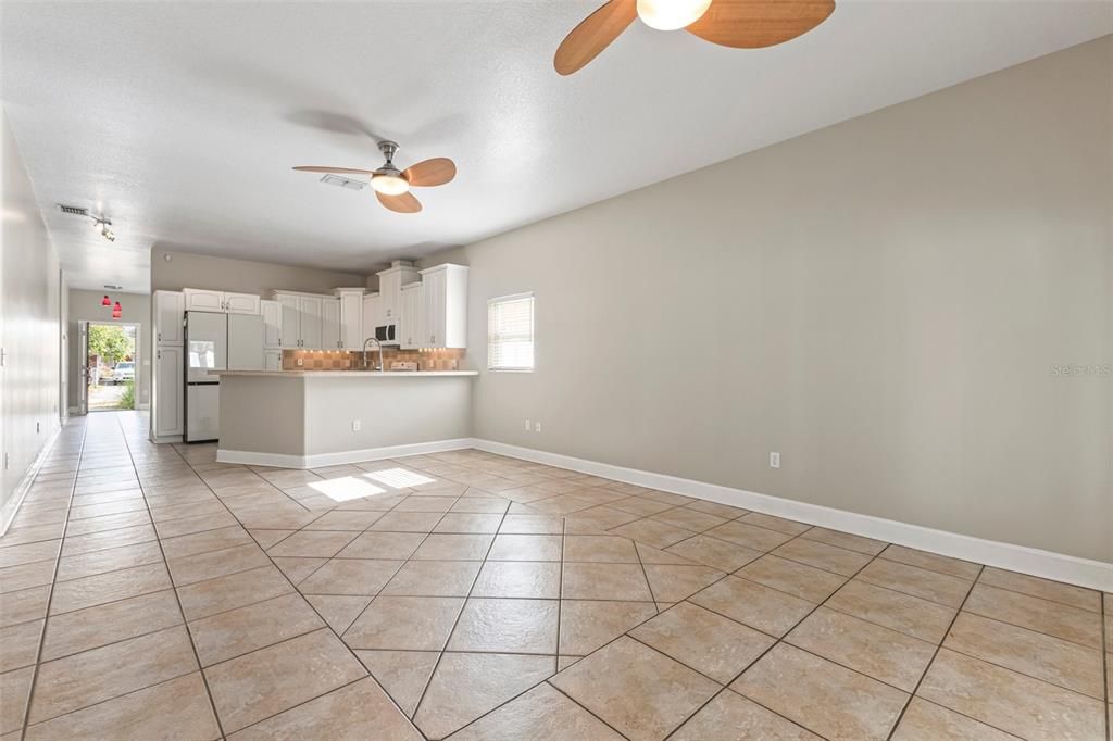 For Rent: $3,195 (4 beds, 2 baths, 1678 Square Feet)