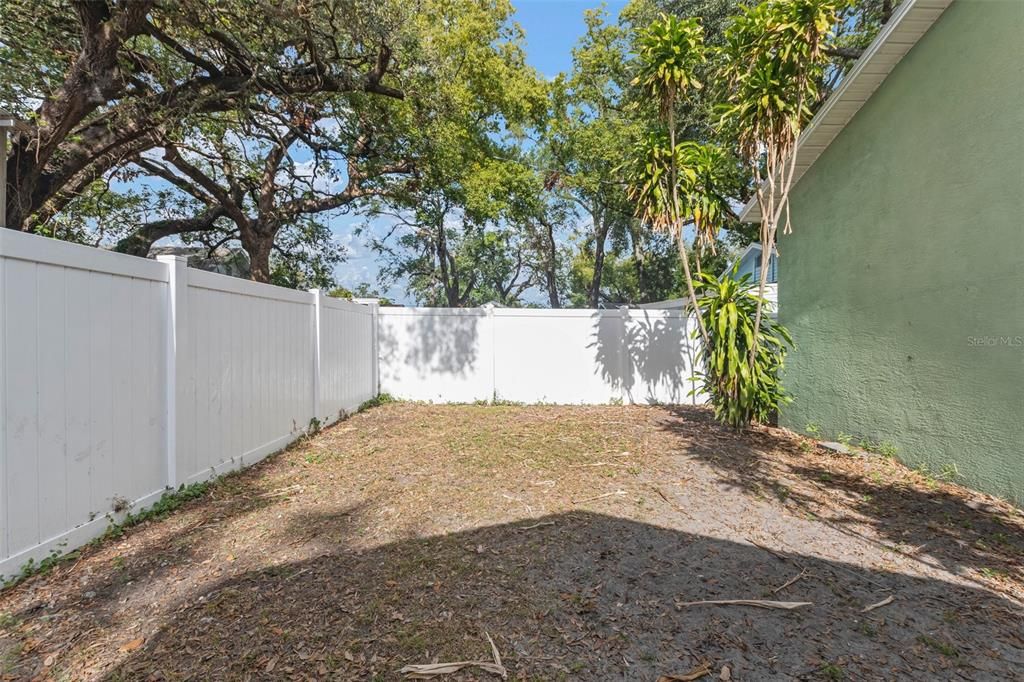 For Rent: $3,195 (4 beds, 2 baths, 1678 Square Feet)