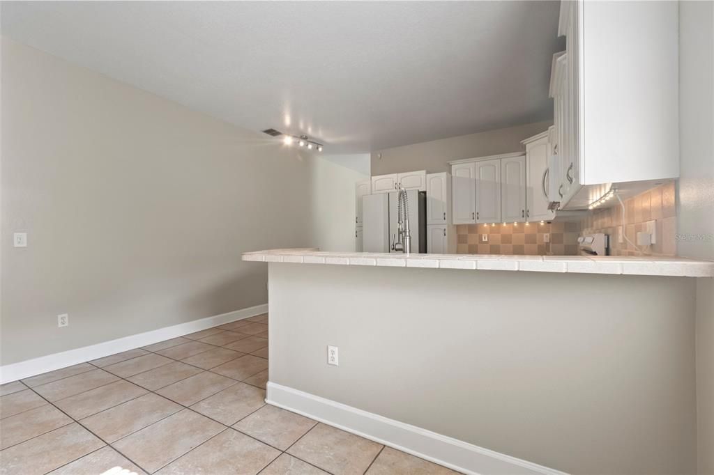 For Rent: $3,195 (4 beds, 2 baths, 1678 Square Feet)