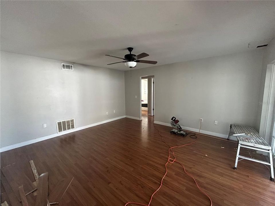 出租: $3,000 (3 贝兹, 2 浴室, 1608 平方英尺)