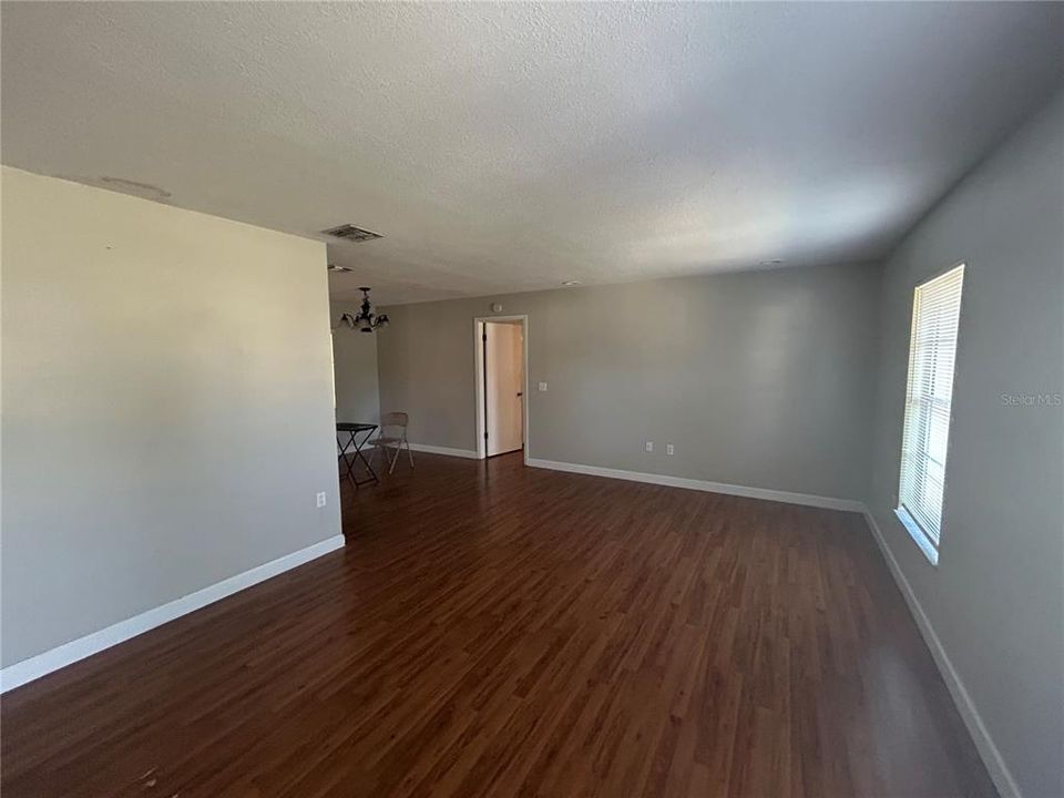 出租: $3,000 (3 贝兹, 2 浴室, 1608 平方英尺)