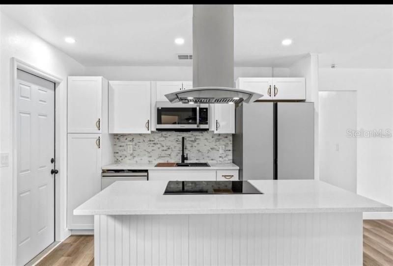 出租: $3,000 (3 贝兹, 2 浴室, 1026 平方英尺)