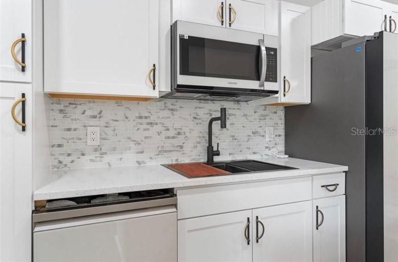 出租: $3,000 (3 贝兹, 2 浴室, 1026 平方英尺)