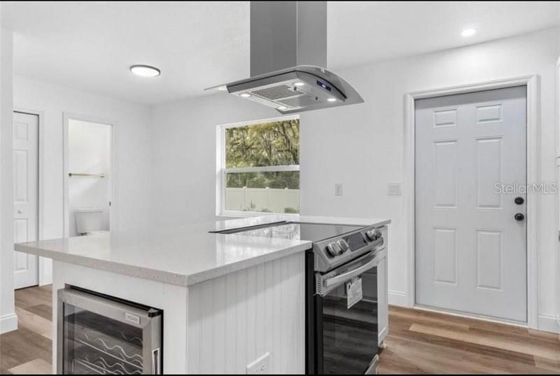 出租: $3,000 (3 贝兹, 2 浴室, 1026 平方英尺)