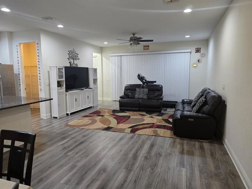 For Rent: $2,785 (3 beds, 2 baths, 2307 Square Feet)