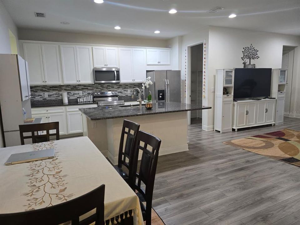 For Rent: $2,785 (3 beds, 2 baths, 2307 Square Feet)