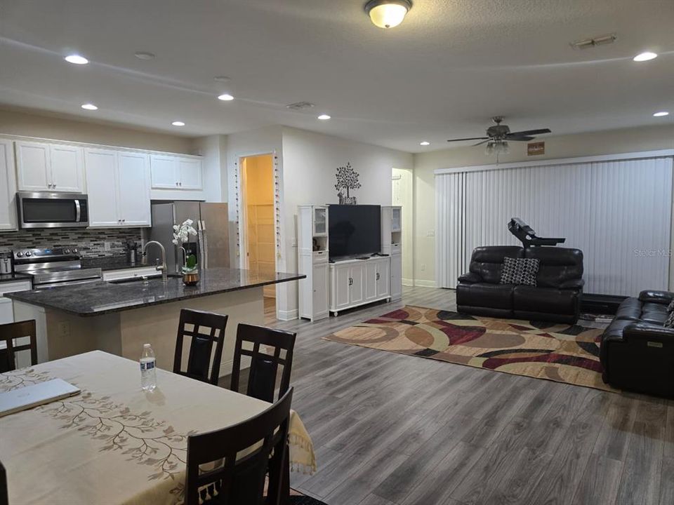 For Rent: $2,785 (3 beds, 2 baths, 2307 Square Feet)