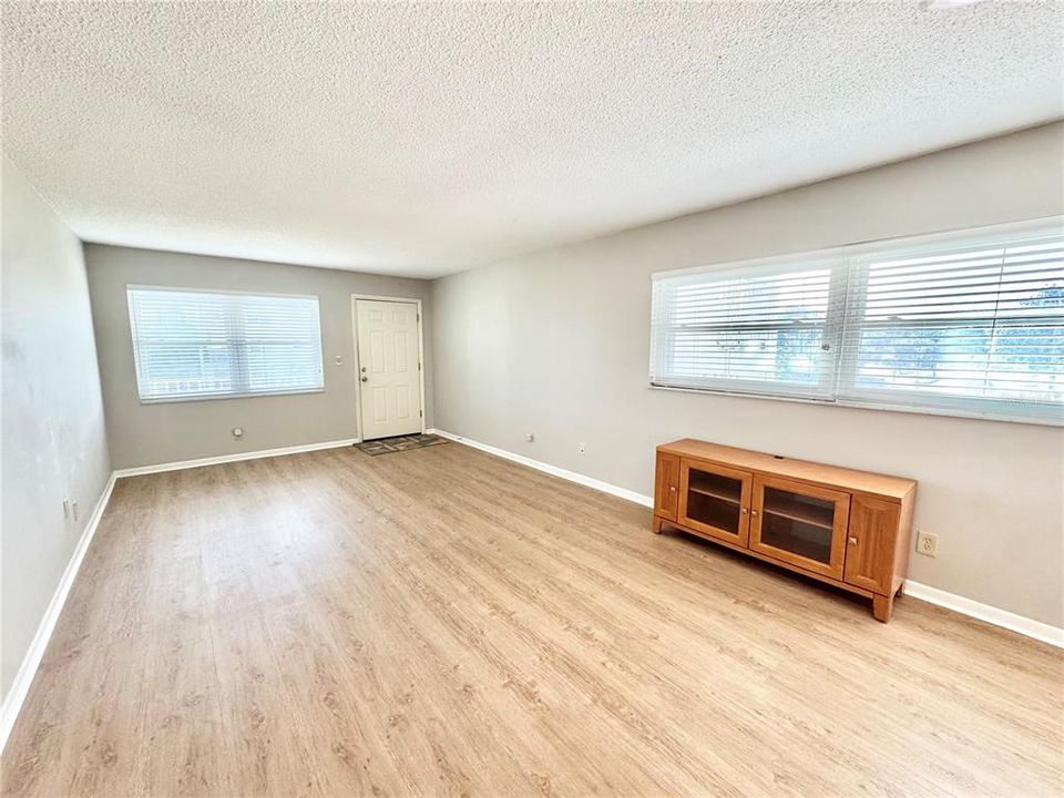 待售: $139,000 (2 贝兹, 2 浴室, 1029 平方英尺)