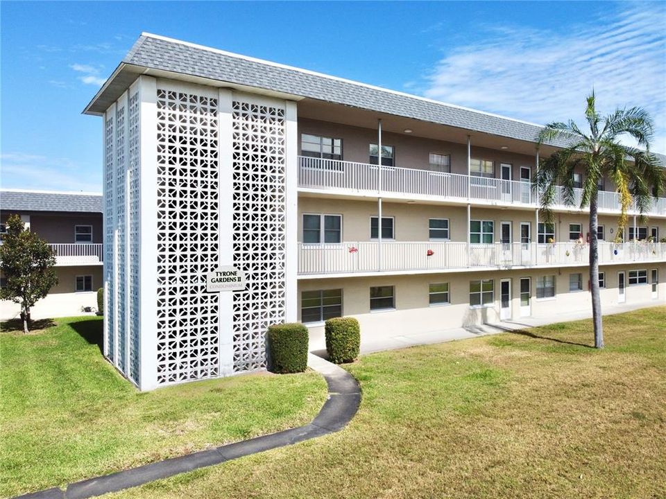 待售: $139,000 (2 贝兹, 2 浴室, 1029 平方英尺)