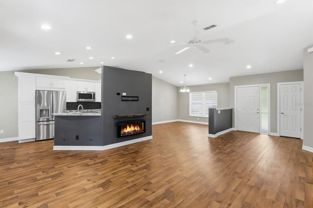 For Sale: $439,900 (3 beds, 2 baths, 1757 Square Feet)