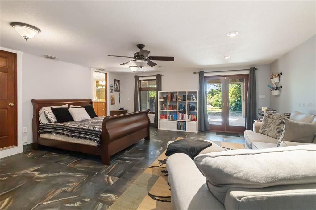 Под контрактом: $839,000 (4 спален, 4 ванн, 3778 Квадратных фут)