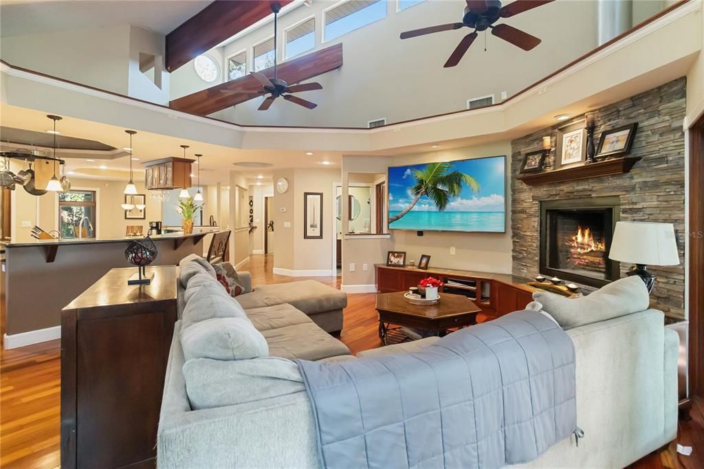 Под контрактом: $839,000 (4 спален, 4 ванн, 3778 Квадратных фут)