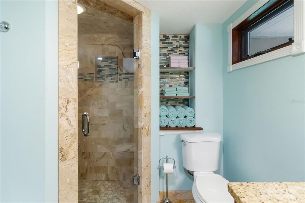 Под контрактом: $839,000 (4 спален, 4 ванн, 3778 Квадратных фут)