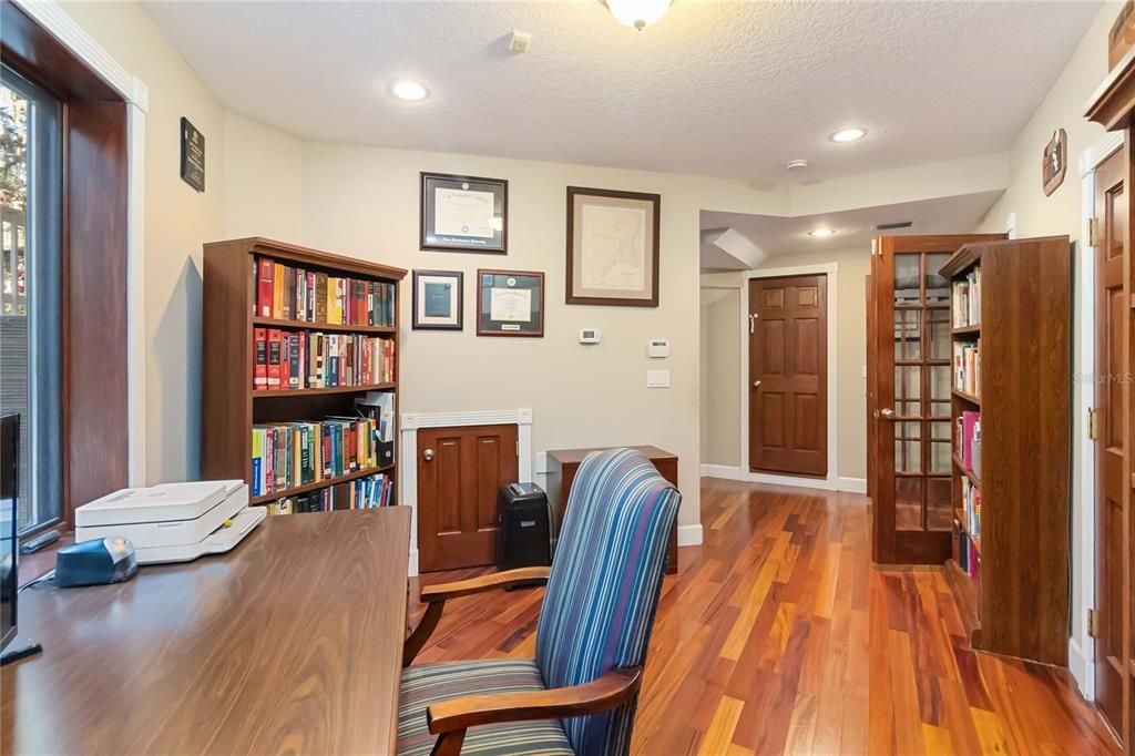 Под контрактом: $839,000 (4 спален, 4 ванн, 3778 Квадратных фут)