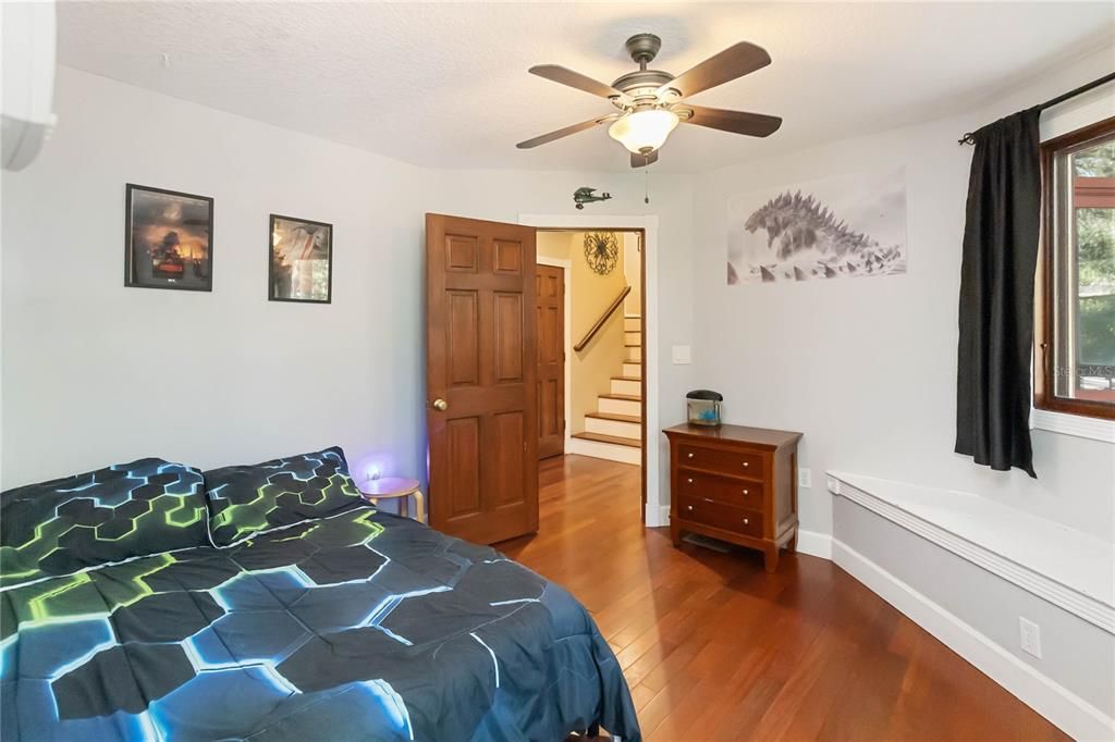 Под контрактом: $839,000 (4 спален, 4 ванн, 3778 Квадратных фут)