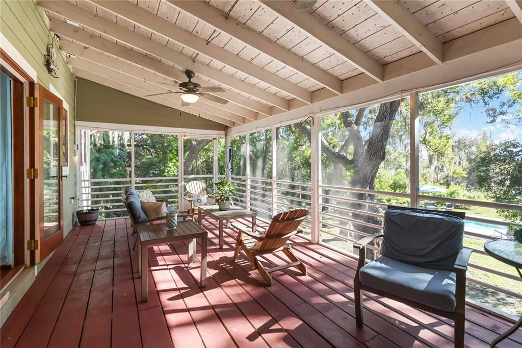 Под контрактом: $839,000 (4 спален, 4 ванн, 3778 Квадратных фут)