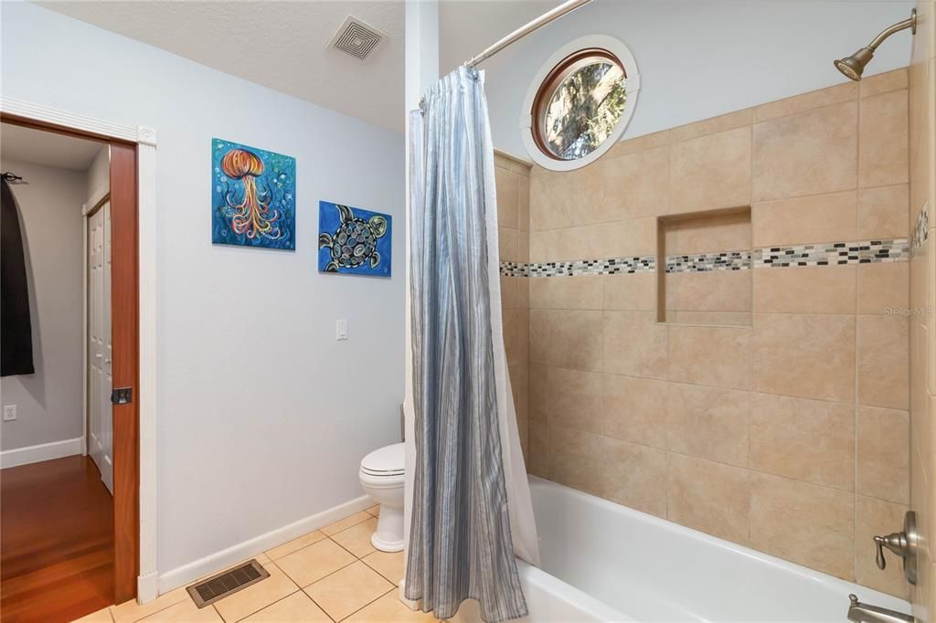 Под контрактом: $839,000 (4 спален, 4 ванн, 3778 Квадратных фут)