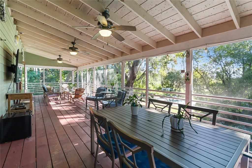 Под контрактом: $839,000 (4 спален, 4 ванн, 3778 Квадратных фут)