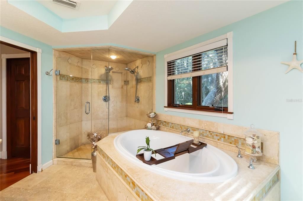 Под контрактом: $839,000 (4 спален, 4 ванн, 3778 Квадратных фут)