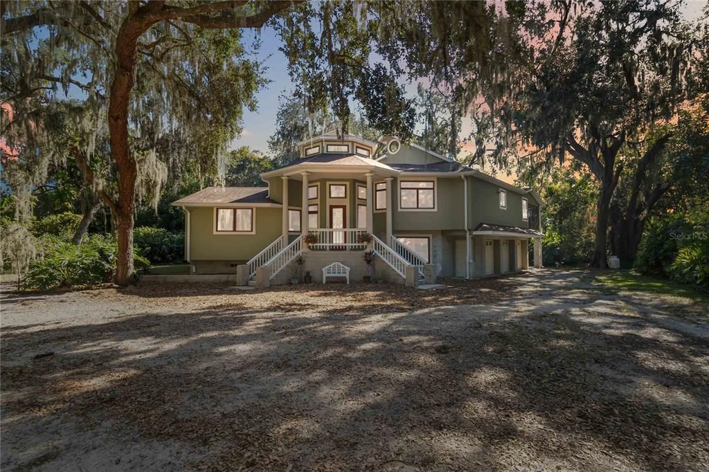 Под контрактом: $839,000 (4 спален, 4 ванн, 3778 Квадратных фут)