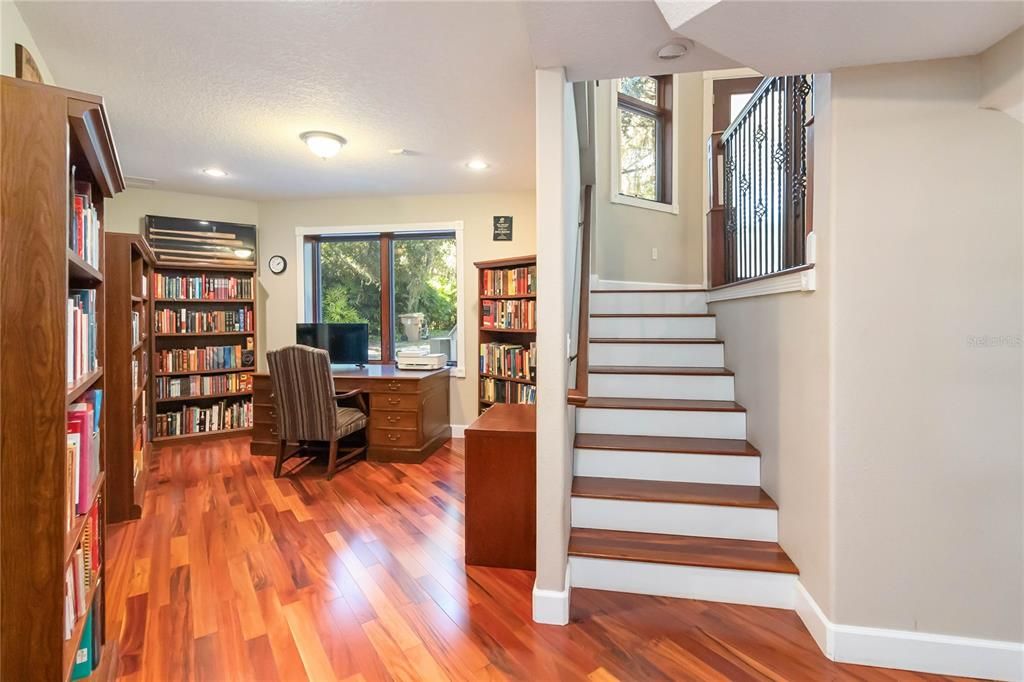 Под контрактом: $839,000 (4 спален, 4 ванн, 3778 Квадратных фут)