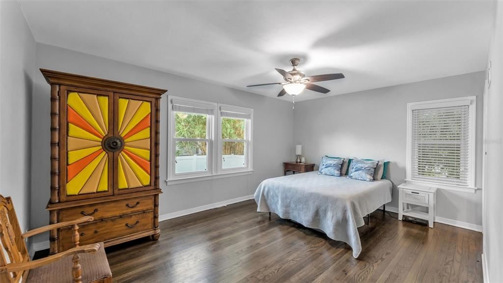 En Venta: $549,000 (4 camas, 2 baños, 2332 Pies cuadrados)