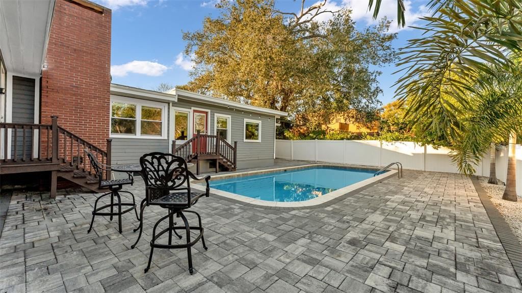 En Venta: $549,000 (4 camas, 2 baños, 2332 Pies cuadrados)