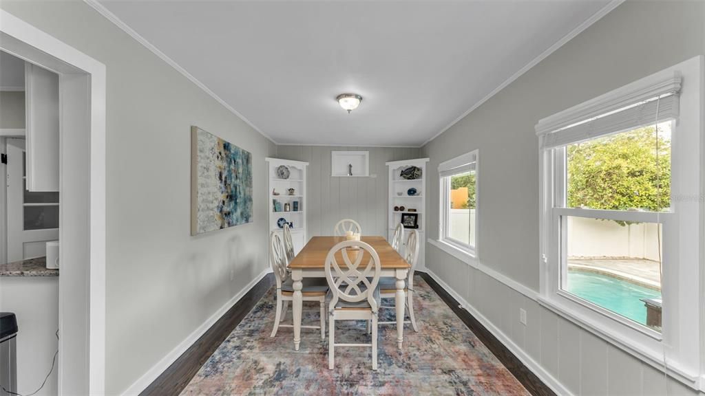 En Venta: $549,000 (4 camas, 2 baños, 2332 Pies cuadrados)