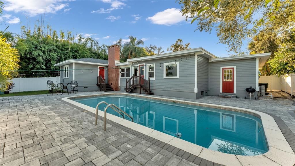 En Venta: $549,000 (4 camas, 2 baños, 2332 Pies cuadrados)