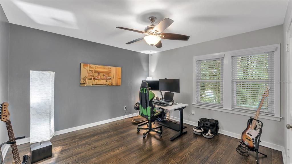 En Venta: $549,000 (4 camas, 2 baños, 2332 Pies cuadrados)