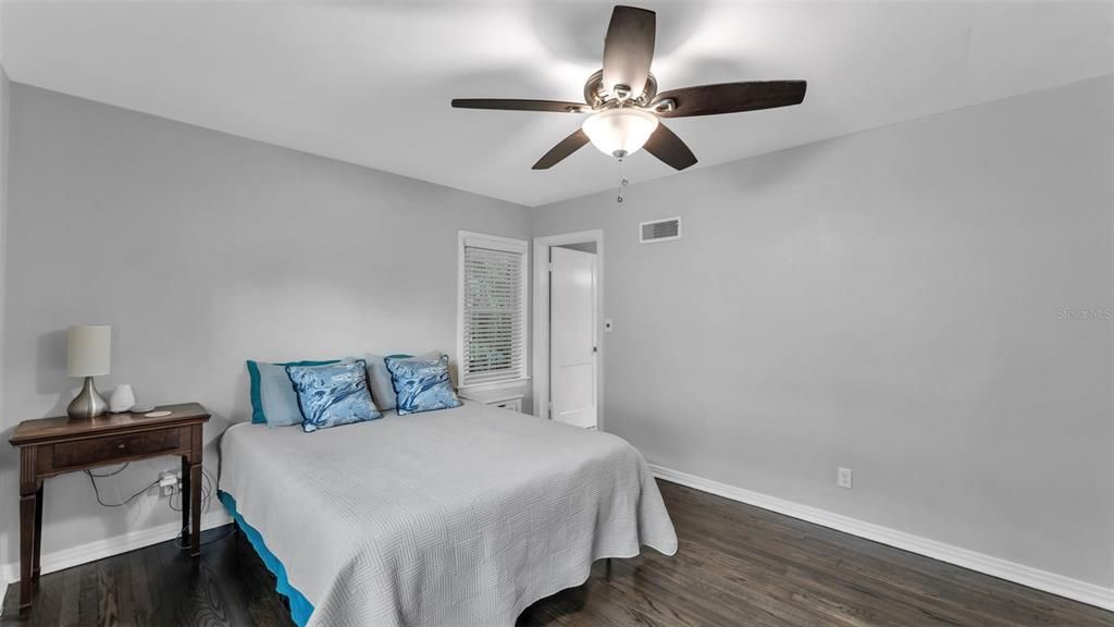 En Venta: $549,000 (4 camas, 2 baños, 2332 Pies cuadrados)