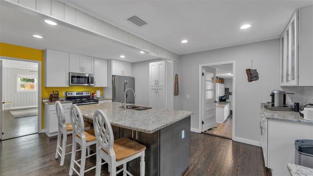 En Venta: $549,000 (4 camas, 2 baños, 2332 Pies cuadrados)