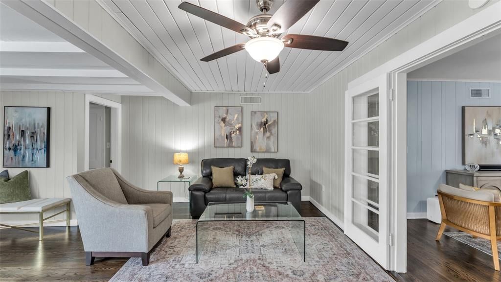 En Venta: $549,000 (4 camas, 2 baños, 2332 Pies cuadrados)