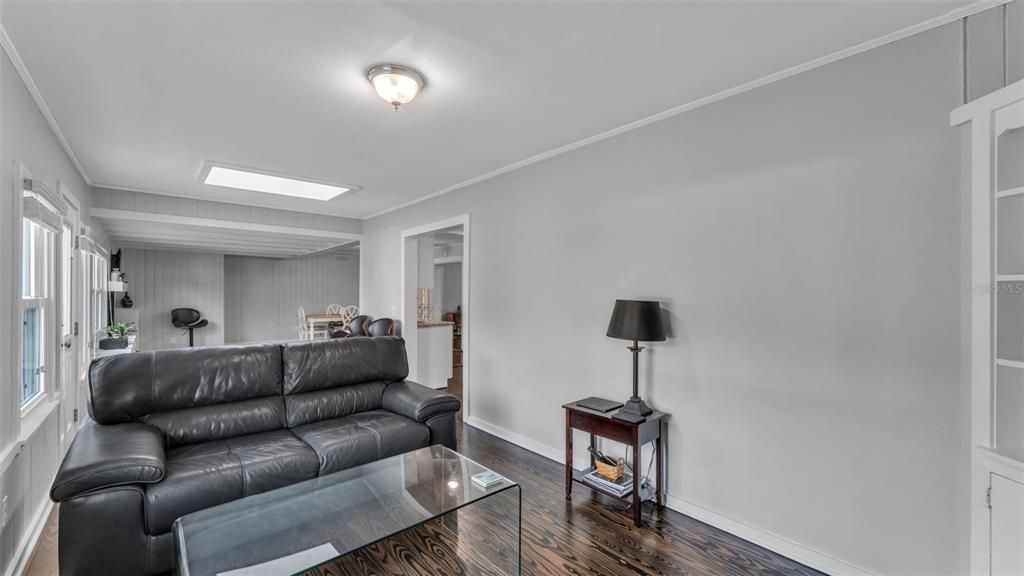 En Venta: $549,000 (4 camas, 2 baños, 2332 Pies cuadrados)