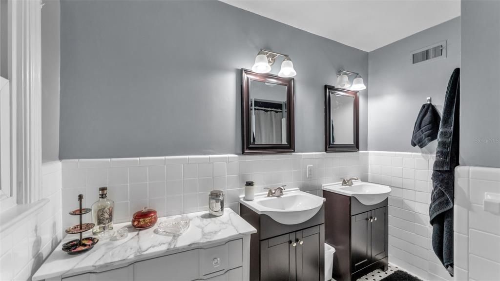 En Venta: $549,000 (4 camas, 2 baños, 2332 Pies cuadrados)