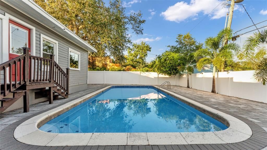 En Venta: $549,000 (4 camas, 2 baños, 2332 Pies cuadrados)