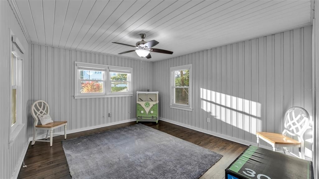 En Venta: $549,000 (4 camas, 2 baños, 2332 Pies cuadrados)