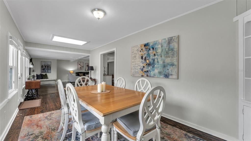 En Venta: $549,000 (4 camas, 2 baños, 2332 Pies cuadrados)