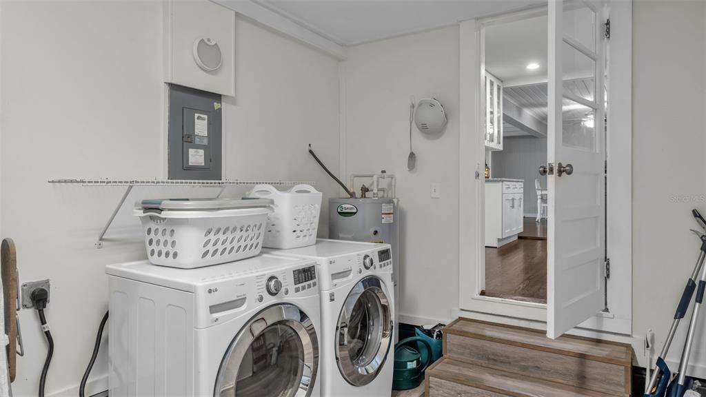 En Venta: $549,000 (4 camas, 2 baños, 2332 Pies cuadrados)