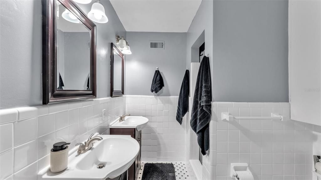 En Venta: $549,000 (4 camas, 2 baños, 2332 Pies cuadrados)