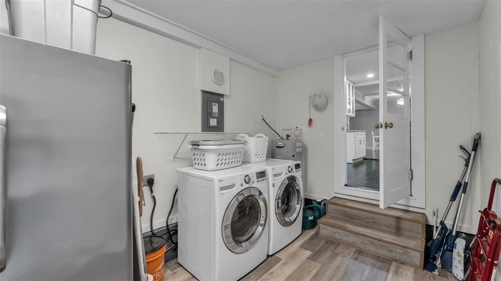 En Venta: $549,000 (4 camas, 2 baños, 2332 Pies cuadrados)