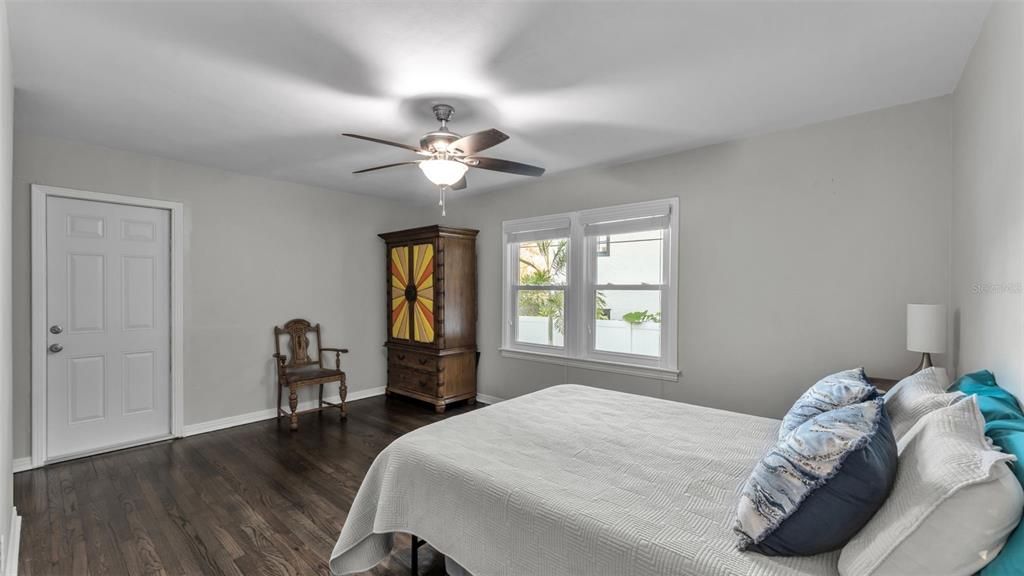 En Venta: $549,000 (4 camas, 2 baños, 2332 Pies cuadrados)