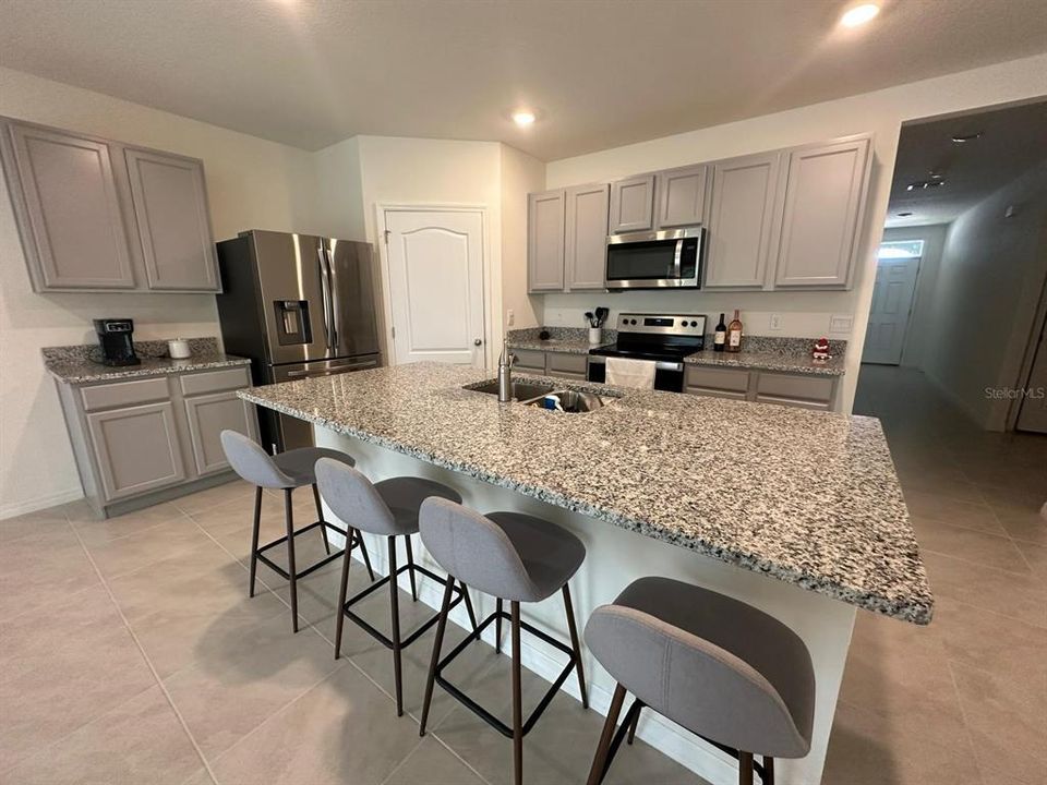 En Renta: $2,400 (4 camas, 2 baños, 1828 Pies cuadrados)